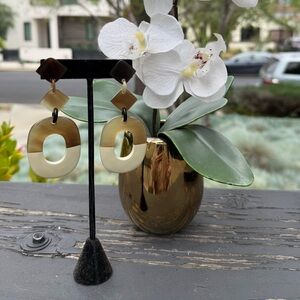 White and brown buffalo horn lacquer earrings